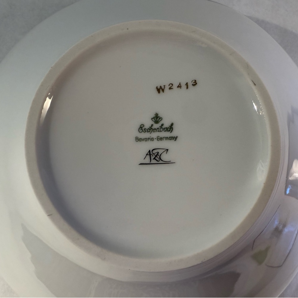 Vintage Mid-Century Modern White Porcelain Serving Bowl with Lid - Picture 5 of 7